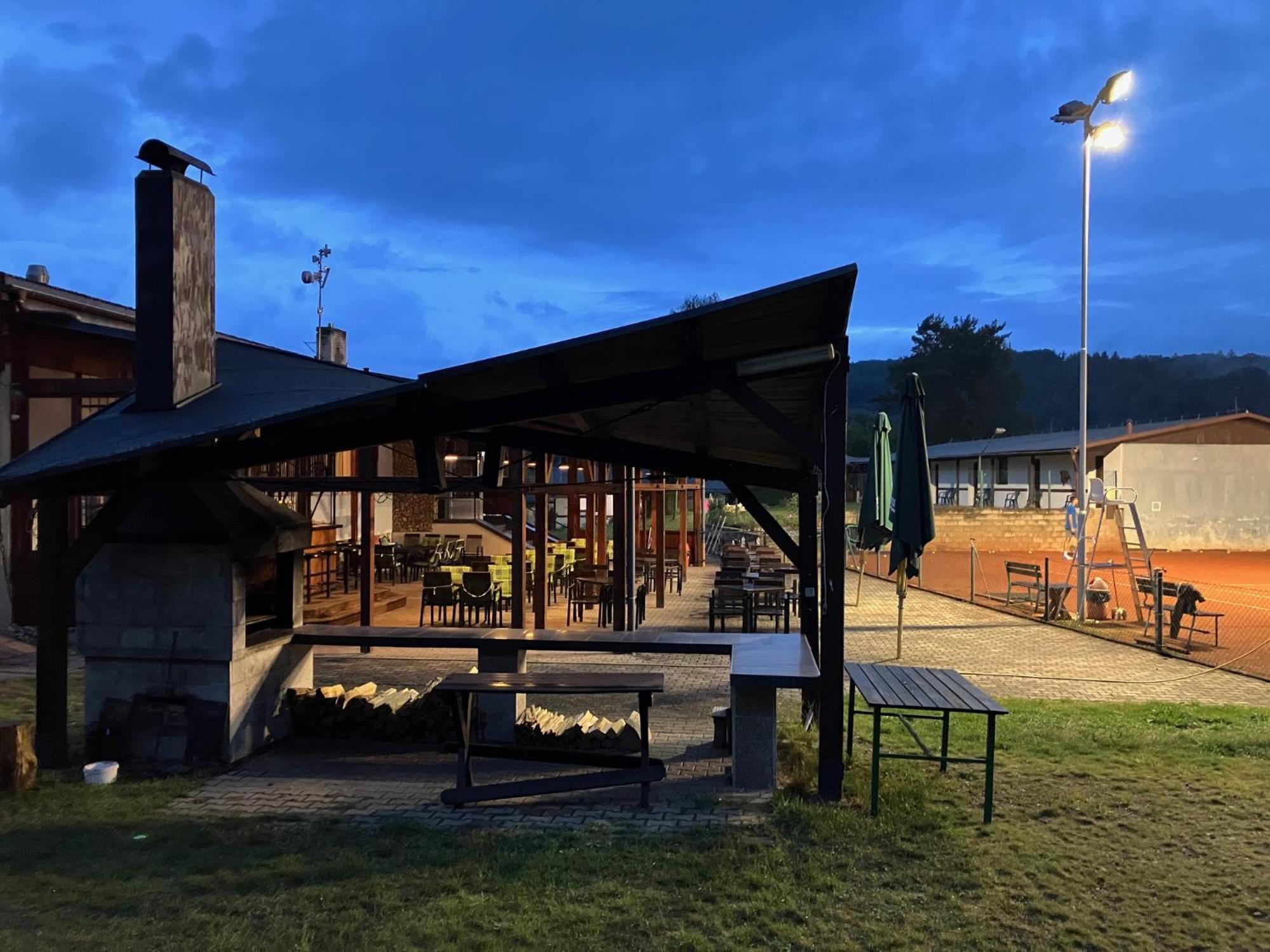 Raj Sportovni A Rekreacni Resort Branzez Kněžmost Εξωτερικό φωτογραφία